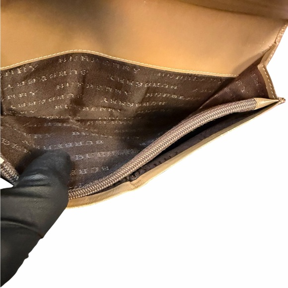 Burberry Candy Check Foldover Long Wallet (A229) - Picture 9 of 16